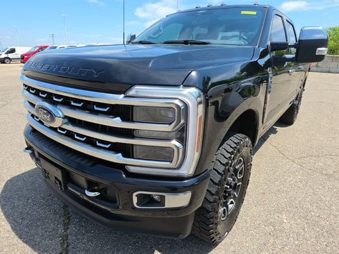 Used 2024 Ford F350 Platinum AWD/4WD image 2