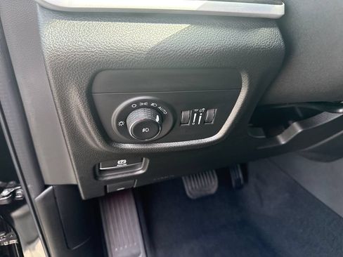 Used 2025 Jeep Grand Cherokee Limited AWD/4WD image 16