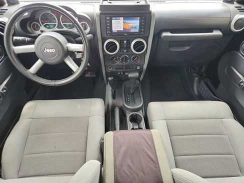 Used 2009 Jeep Wrangler Unlimited Sahara w/ Dual Top Group AWD/4WD image 17