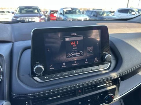 Used 2022 Nissan Rogue S image 16