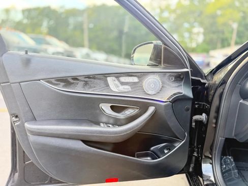 Used 2019 Mercedes-Benz E 300 4MATIC image 11