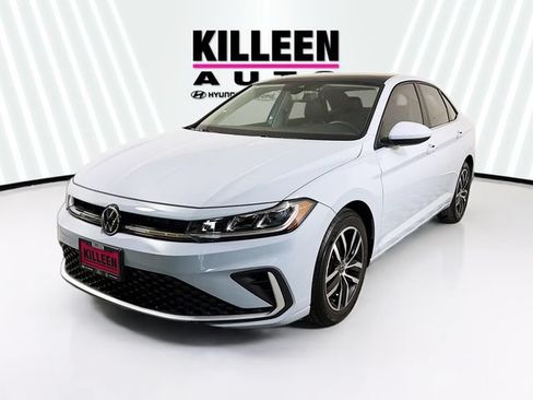 Used 2025 Volkswagen Jetta SE FWD image 3