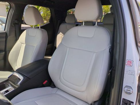 Used 2025 Hyundai Santa Cruz SEL AWD/4WD image 24