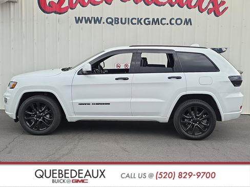 Used 2017 Jeep Grand Cherokee Altitude image 4