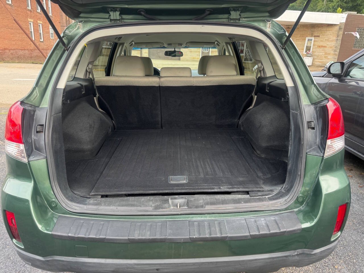 Used 2012 Subaru Outback 2.5i Premium w/ All-Weather Pkg AWD/4WD image 8