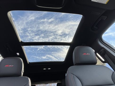 New 2026 Chevrolet Traverse Z71 w/ Enhanced Driving Package image 2