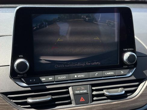 Used 2024 Nissan Altima 2.5 SV image 10