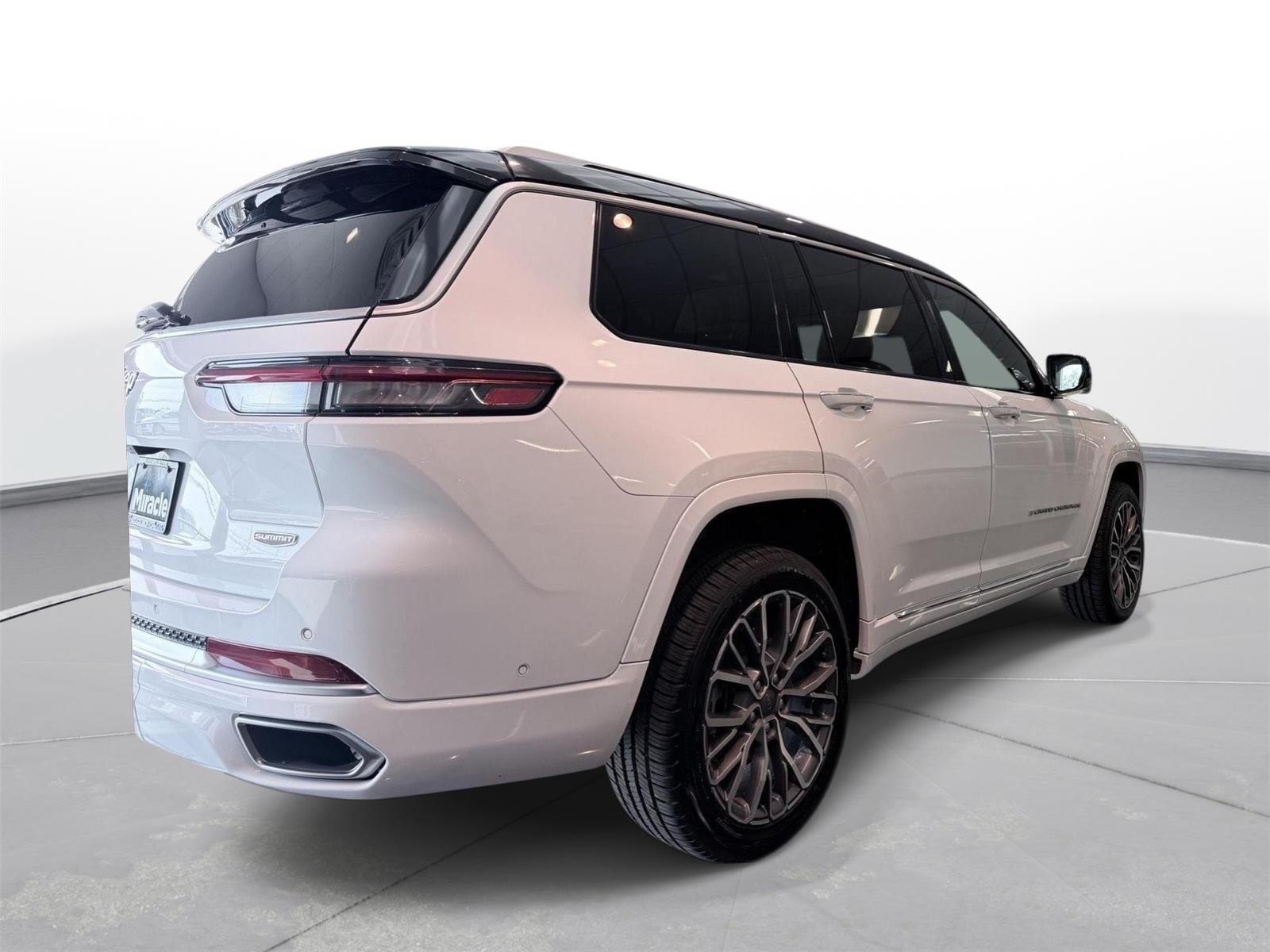 Used 2022 Jeep Grand Cherokee L Summit AWD/4WD image 13