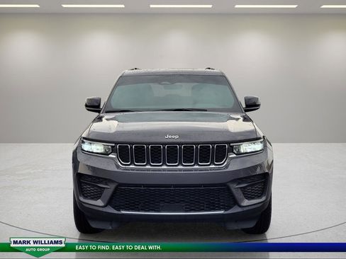 Used 2025 Jeep Grand Cherokee Laredo X image 9