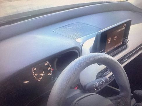 Used 2024 Honda HR-V LX image 3