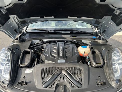 Used 2015 Porsche Macan Turbo image 36