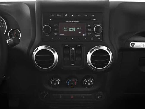 Used 2016 Jeep Wrangler Unlimited Sahara w/ Connectivity Group AWD/4WD image 13