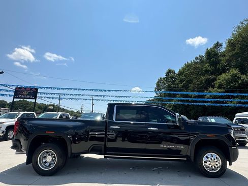 Used 2024 GMC Sierra 3500 Denali Ultimate AWD/4WD image 8