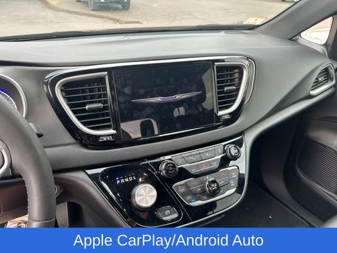 Used 2025 Chrysler Pacifica Select FWD image 11