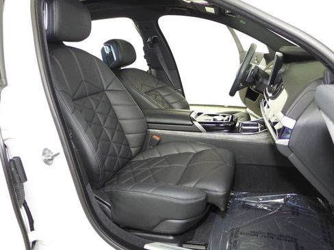 Used 2023 BMW 740i w/ Parking Assistance Package image 19