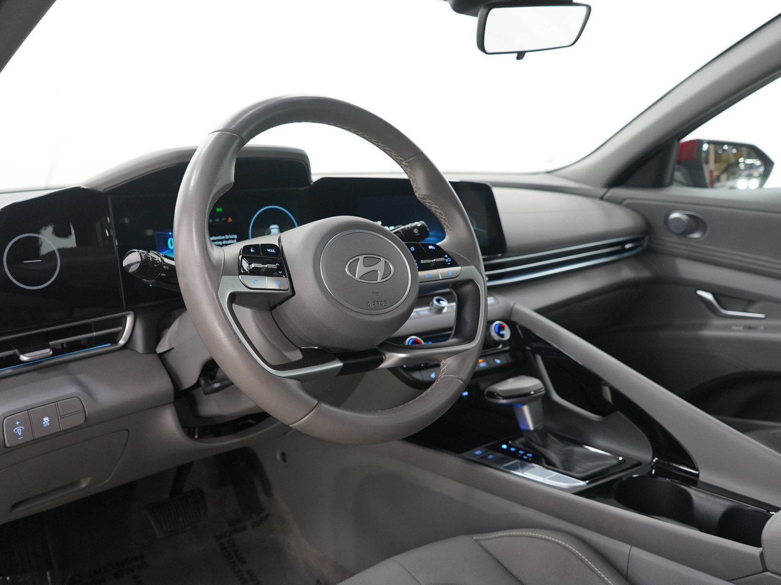 Used 2025 Hyundai Elantra SEL FWD image 22