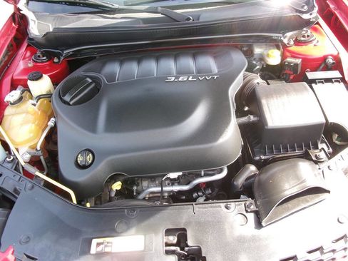 Used 2014 Dodge Avenger R/T image 11