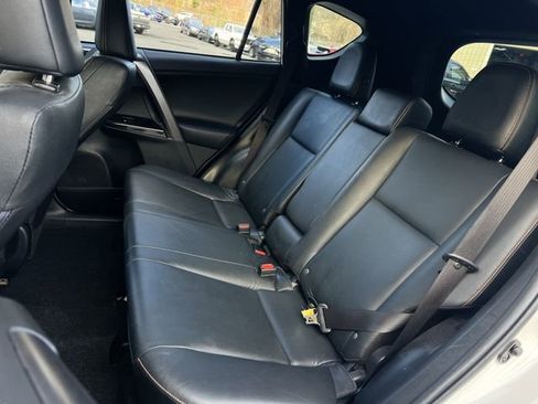 Used 2016 Toyota RAV4 SE image 18