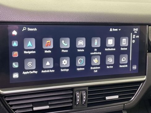 Used 2023 Porsche Cayenne Platinum Edition image 29