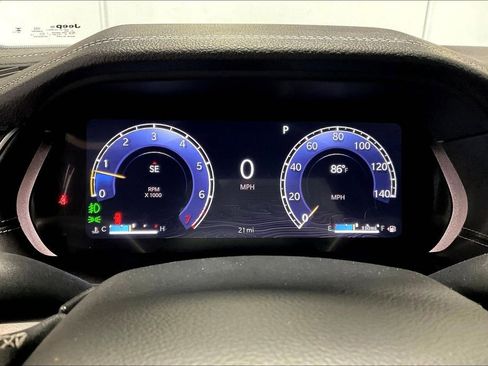 New 2025 Jeep Grand Cherokee Limited w/ Black Appearance Package image 23