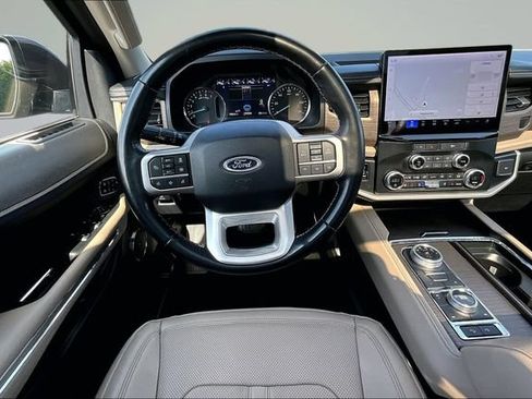 Used 2024 Ford Expedition Limited AWD/4WD image 8