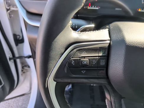 Used 2024 Jeep Grand Cherokee Limited w/ Black Appearance Package image 24