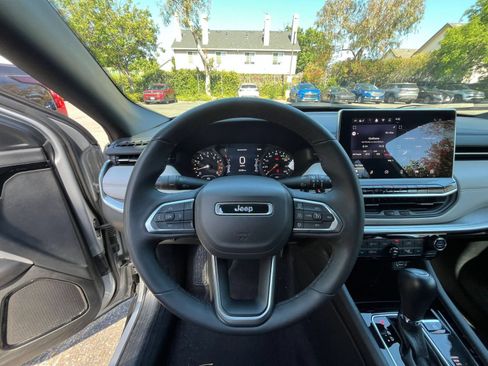 Used 2025 Jeep Compass Limited AWD/4WD image 35