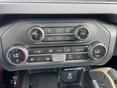 New 2025 Ford Bronco Badlands image 11