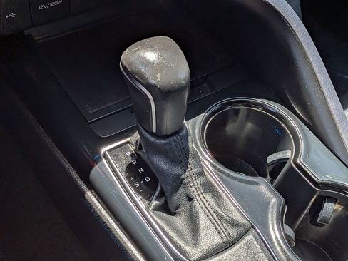Used 2020 Toyota Camry SE FWD image 10