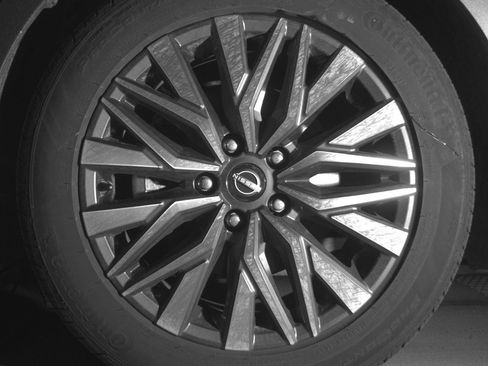 Used 2025 Nissan Altima 2.5 SV FWD image 12