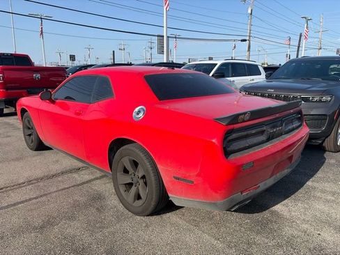 Used 2022 Dodge Challenger SXT RWD image 3