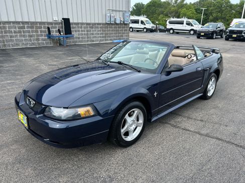 Used 2003 Ford Mustang Convertible RWD image 5