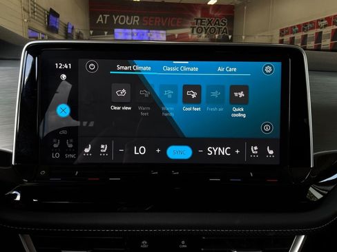 Used 2026 Volkswagen Atlas Cross Sport SE FWD image 31