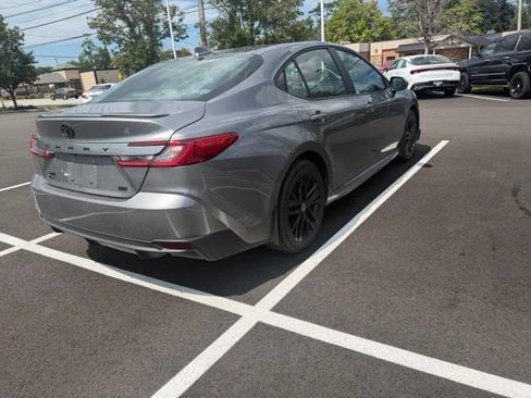 Used 2025 Toyota Camry SE AWD/4WD image 3