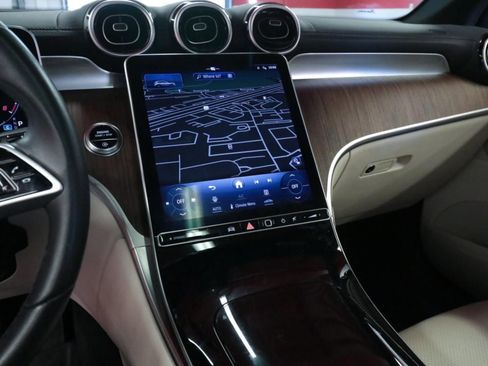 Used 2024 Mercedes-Benz GLC 300 4MATIC image 18