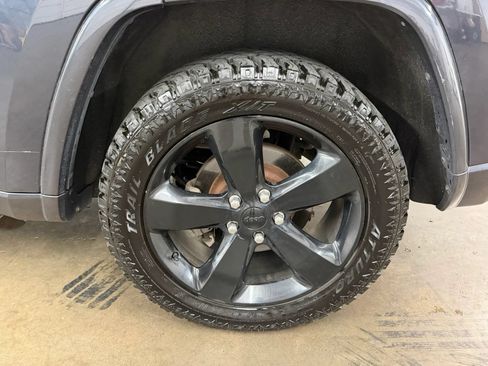 Used 2015 Jeep Grand Cherokee Altitude AWD/4WD image 28