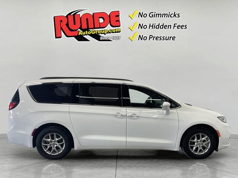 Used 2022 Chrysler Pacifica Touring image 4