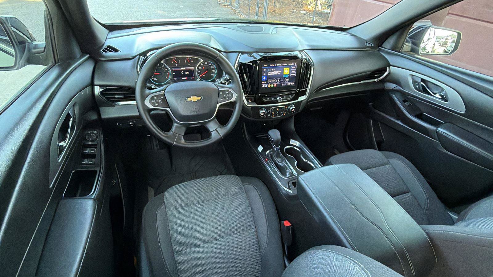 Used 2023 Chevrolet Traverse LT FWD image 25