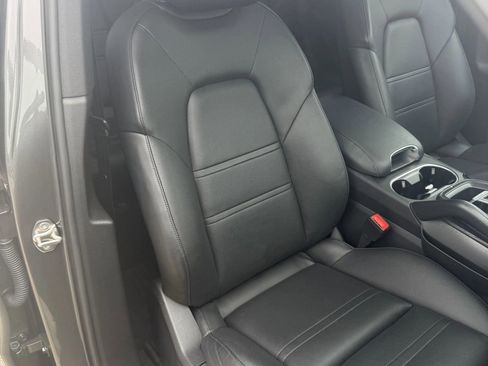 Used 2019 Porsche Cayenne AWD/4WD image 16