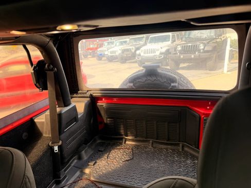 Used 2019 Jeep Wrangler Sport image 11