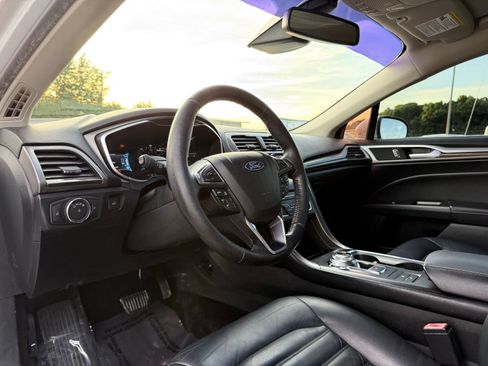 Used 2018 Ford Fusion SE w/ Equipment Group 602A FWD image 13