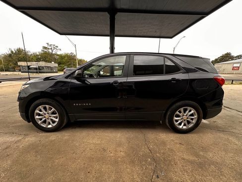 Used 2020 Chevrolet Equinox LS w/ LS Convenience Package FWD image 5