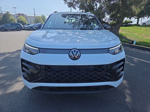 New 2026 Volkswagen Tiguan SE R-Line FWD image 9
