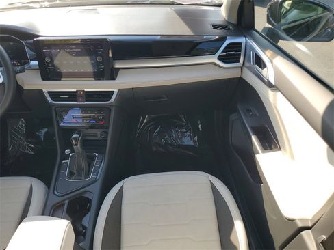 Certified 2025 Volkswagen Taos SE image 14