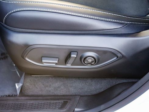 New 2025 Jeep Grand Cherokee Altitude image 23