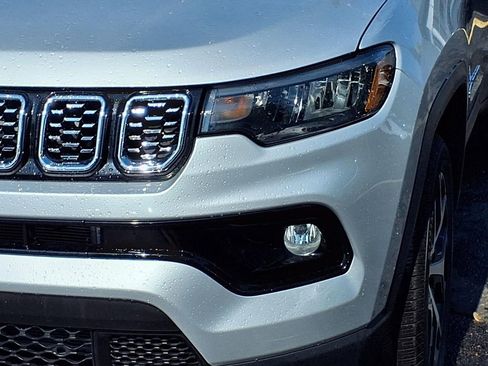 Used 2025 Jeep Compass Limited AWD/4WD image 28