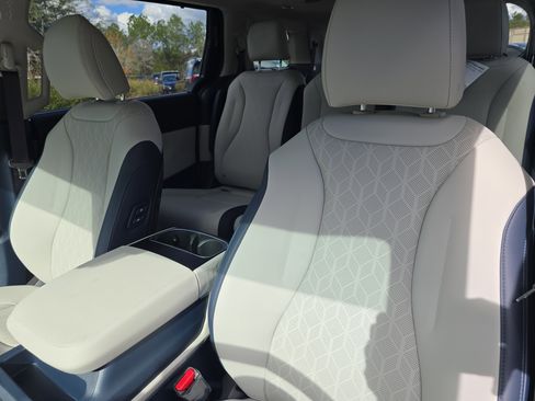 New 2026 Kia Carnival SX FWD image 22