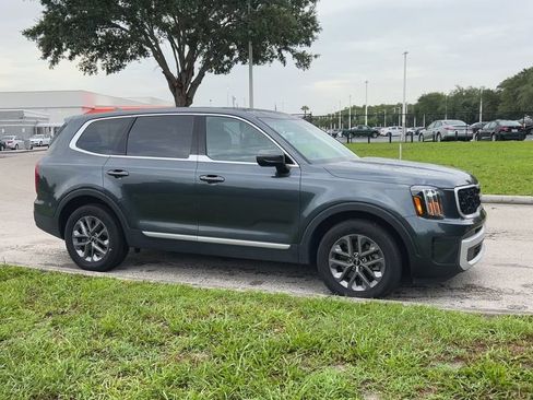 Used 2024 Kia Telluride LX FWD image 2