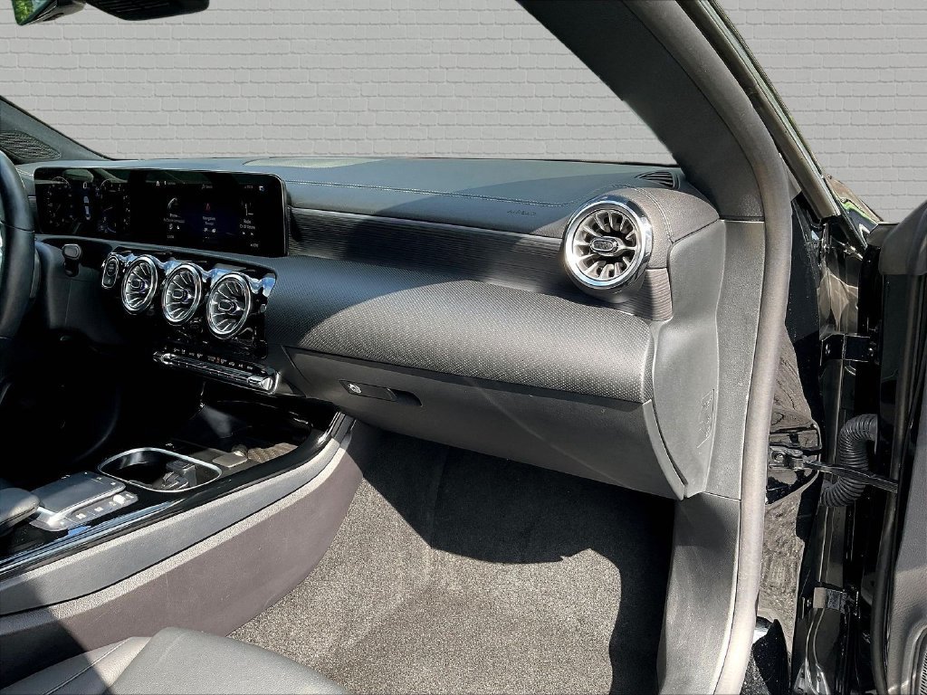 Used 2023 Mercedes-Benz CLA 250 4MATIC w/ Premium Package image 21