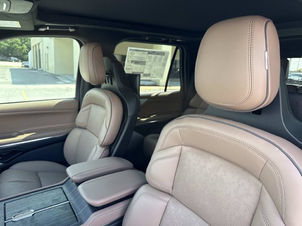 New 2026 Lincoln Navigator Black Label AWD/4WD image 23